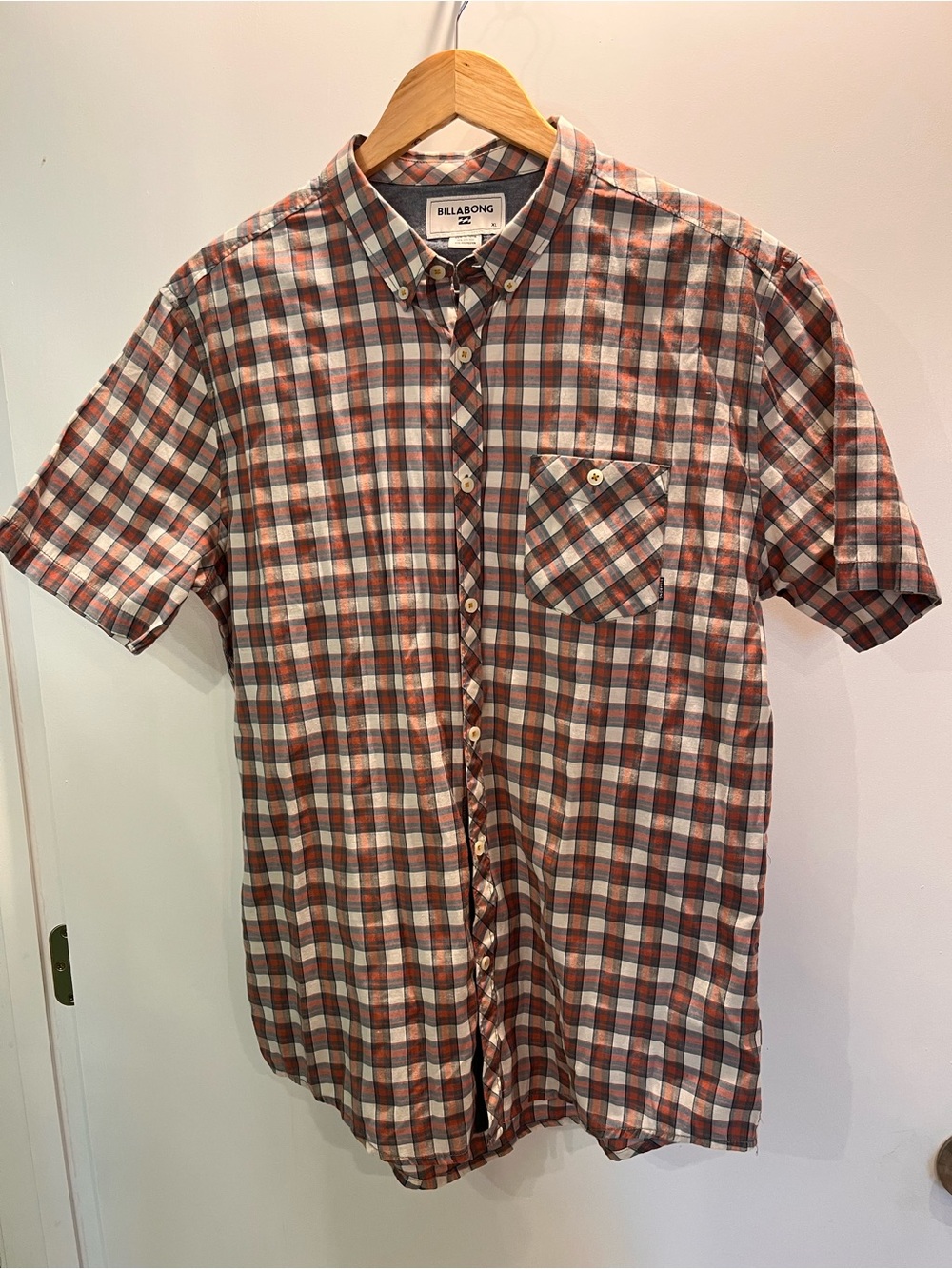 Billabong Men's Short Sleeve Plaid Button-Down Shirt